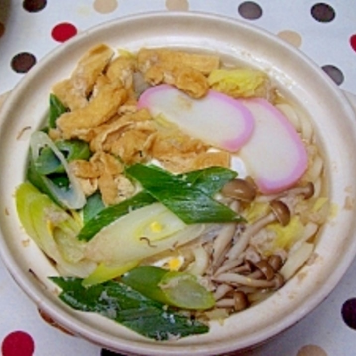 具沢山の鍋焼きうどん